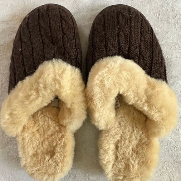 Cozy Brown Slippers with Cream Fur Lining Women’s size 9 - Picture 1 of 5